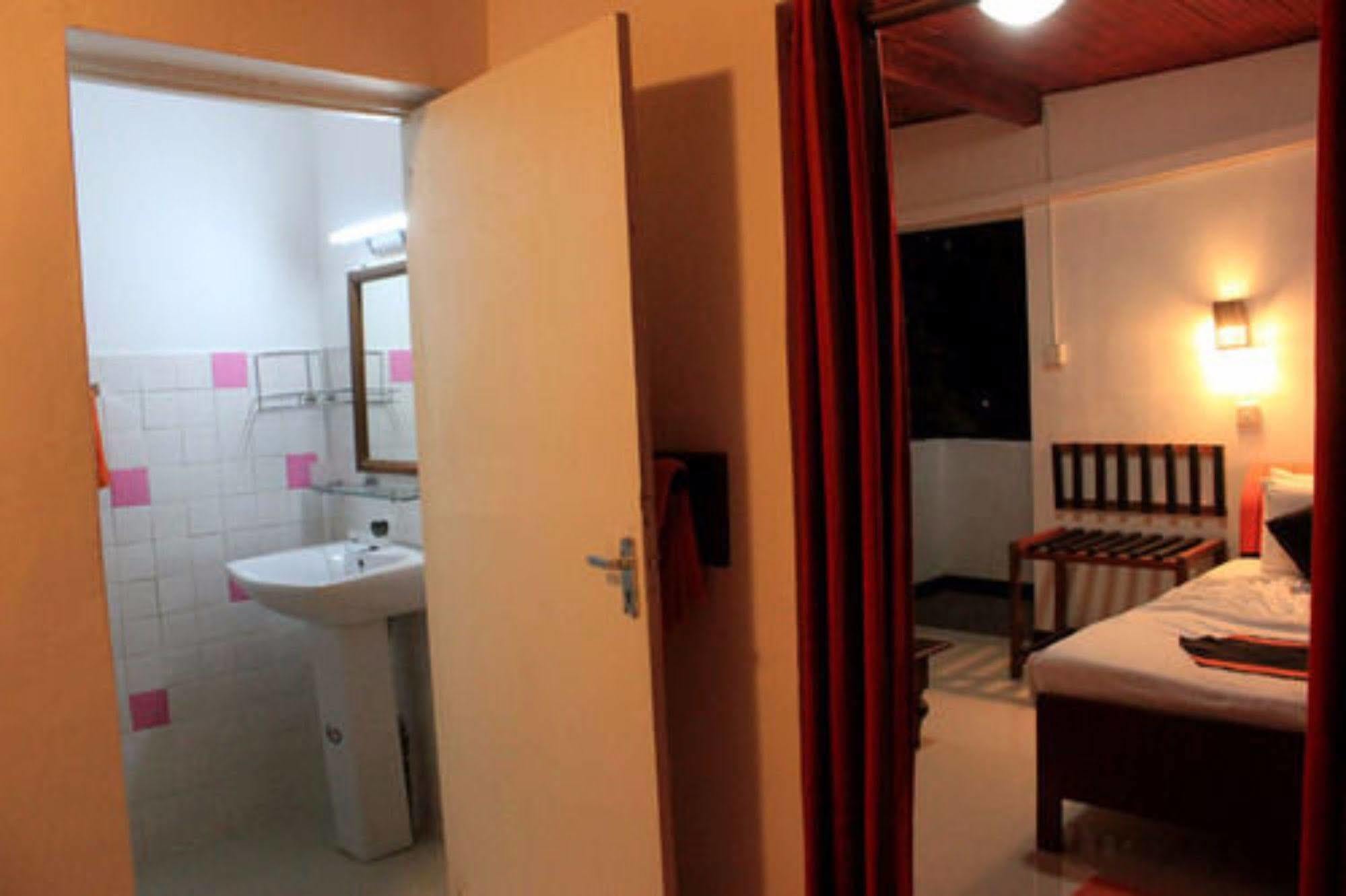 Samaya Beach Hotel Unawatuna Kültér fotó
